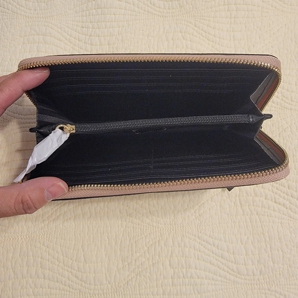 NWT Victoria's Secret Zippered Wallet - Picture 4 of 9